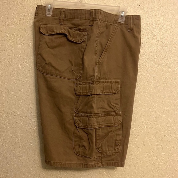 Wrangler Other - Wrangler Cargo Shorts Men's Brown 100% Cotton Pre-Owned - Size 38